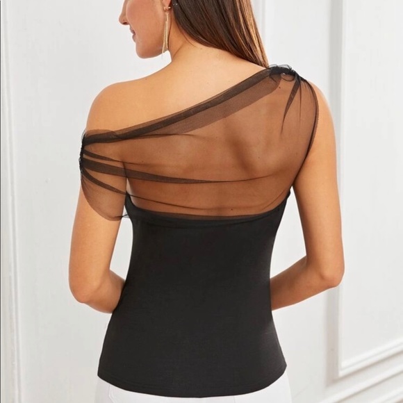 - 🆕 black Womans top with sheer shoulder detail - Picture 5 of 8